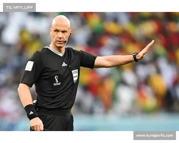 英超裁判安东尼泰勒果断中断比赛处理歧视事件赢得广泛赞誉